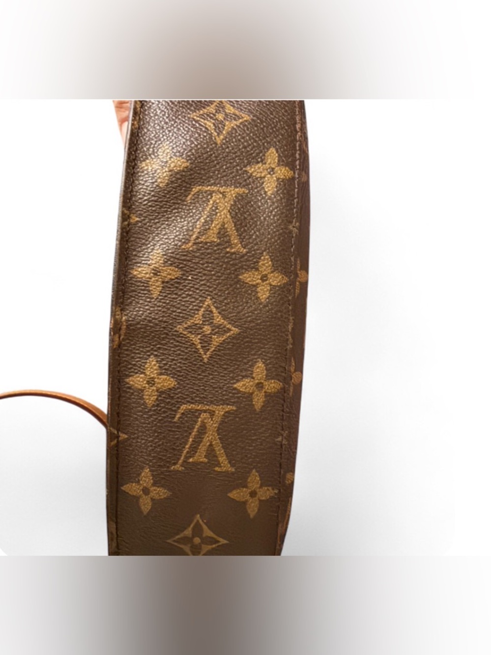 Louis Vuitton Monogram Saint Cloud with COA - Picture 10 of 17